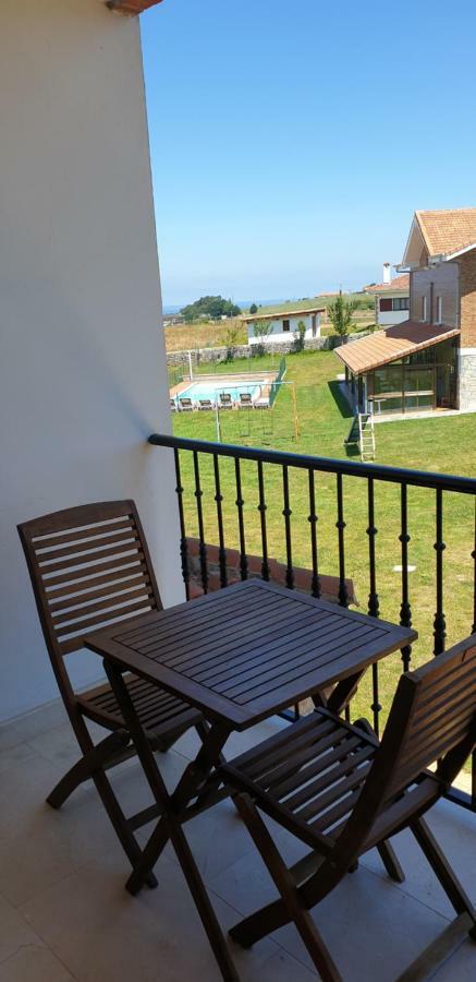 Apartamentos La Pradera De Isla Bagian luar foto