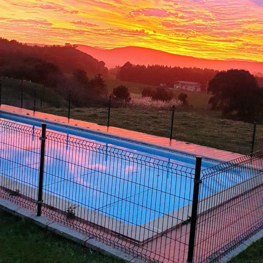 Apartamentos La Pradera De Isla Bagian luar foto