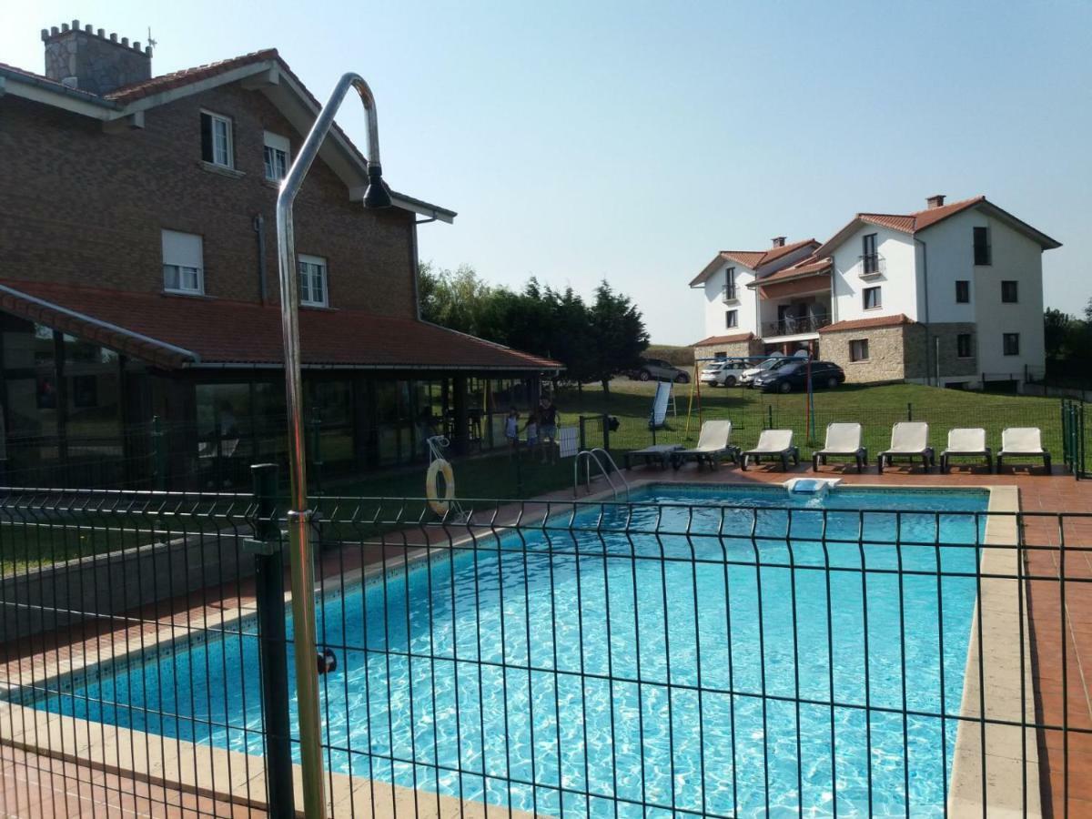 Apartamentos La Pradera De Isla Bagian luar foto